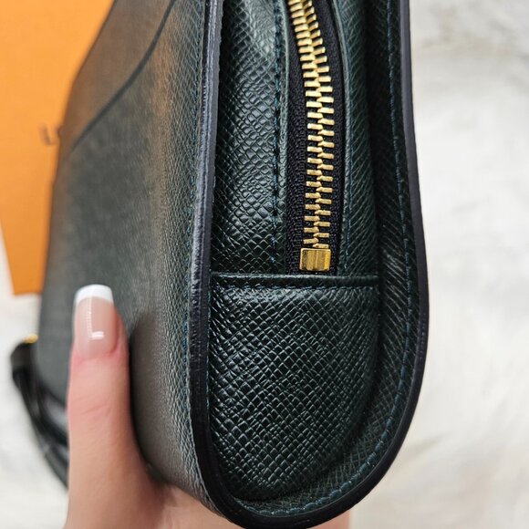 Louis Vuitton Green Taiga Leather Clutch - Picture 9 of 17